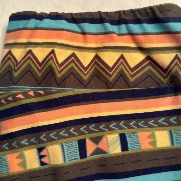 LuLaRoe T/C Aztec Leggings. - Picture 2 of 4